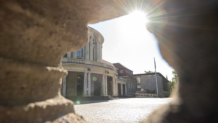 Projektwoche zum 80. Jahrestag der Befreiung vom Nationalsozialismus mit Vortrag zu "Rechte Predigt?! Illiberale Tendenzen in christlicher Predigt"